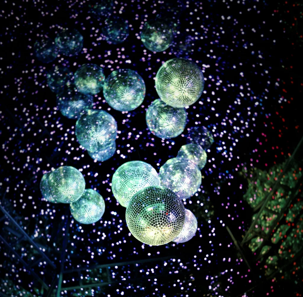 Boules à facettes suspendues